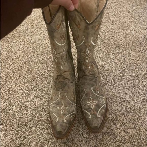 Embroidered Western Cowboy Boots - Picture 4 of 5